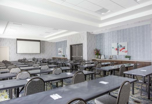 6. 힐튼 가든 인 ..