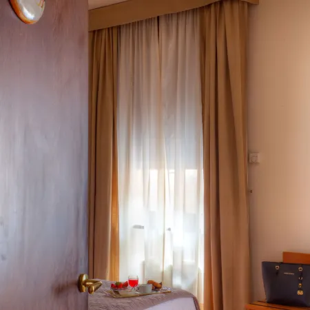 Hotel Ares Milano Отели рядом с достопримечательностью «Станция метро Zara»