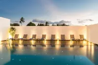 North Gate Hotel - Pools