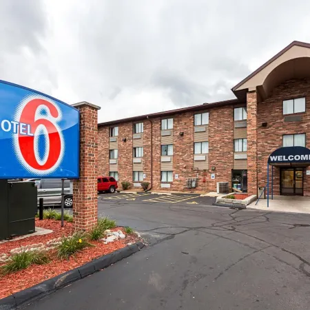 Motel 6 Milwaukee, WI - Glendale