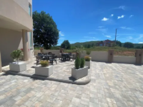 Villa Flowers