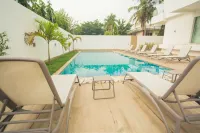 Accra Luxury Apartments at the Lul Water - ที่มีสระว่ายน้ำ