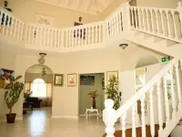 Retreat Guesthouse Luxury Suites Ξενοδοχεία στην πόλη Coral Spring