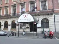 Wellesley Boutique Hotel Hotels near Plimmer Steps