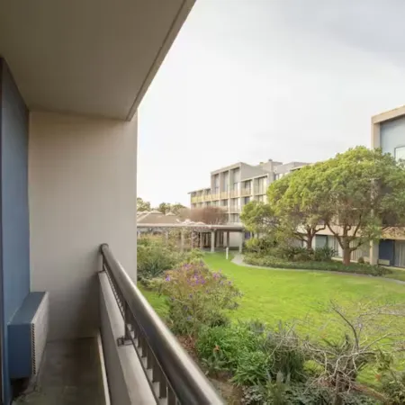 DoubleTree by Hilton Hotel Berkeley Marina
