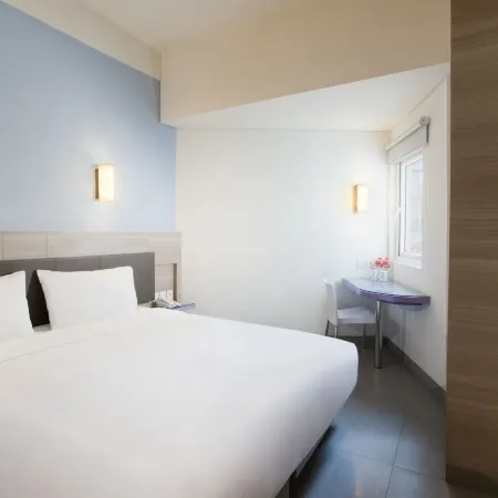 Amaris Hotel Satrio Kuningan - Jakarta Отели рядом с достопримечательностью «Торговый центр Kuningan City»