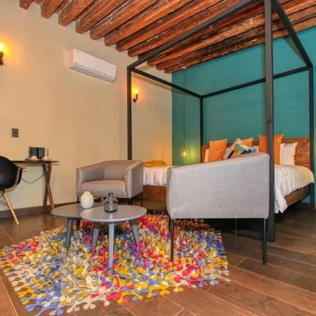 Antigua Trece Hotel Fusión