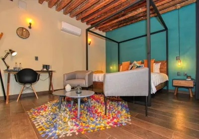Antigua Trece Hotel Fusión