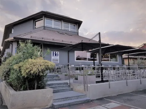 Hotel Oleggio Malpensa Отели рядом с достопримечательностью «Stadio Cameri»