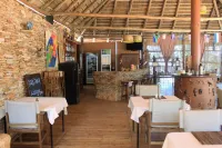 2 Friends Guest House - breakfast