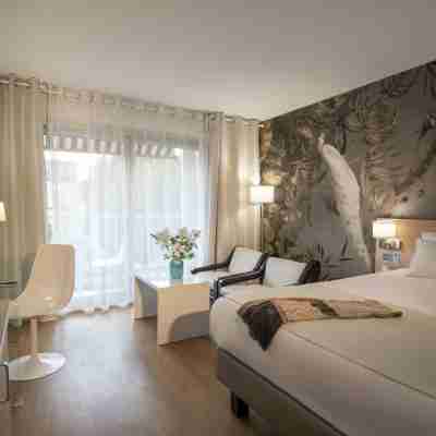 Hôtel Chambord Rooms