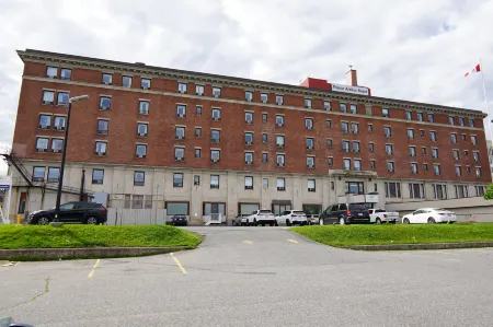 Prince Arthur Waterfront Hotel & Suites Отели рядом с Аэропорт Тандер Бэй