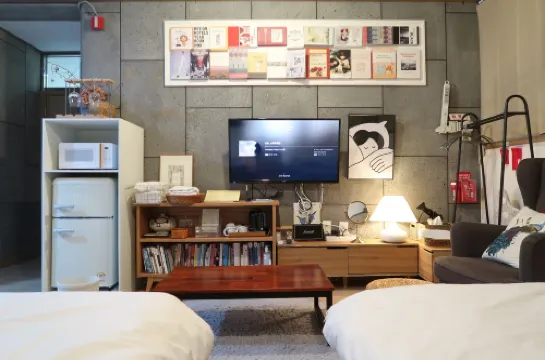 Andong Poong-Gyung Hostel n Library