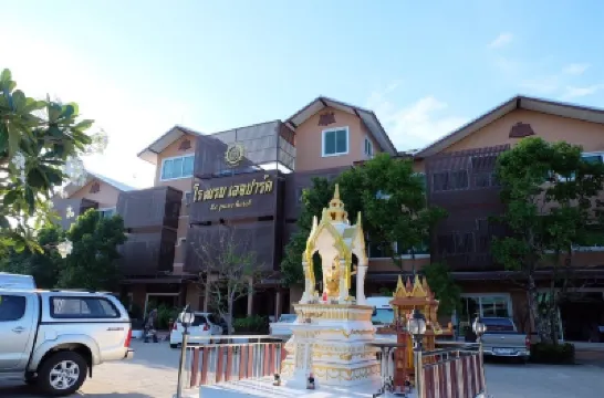 Le Parc Wangnang Hotels near Chateau de Copa