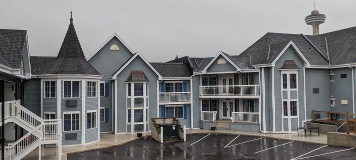 Falls Lodge & Suites Hotels in Niagara Falls