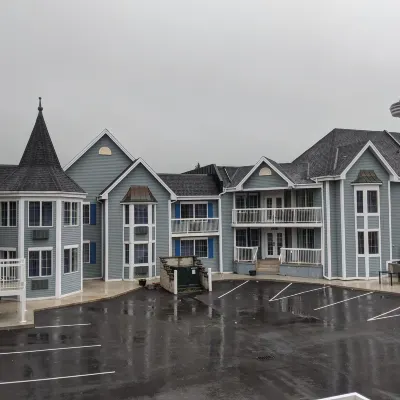 Falls Lodge & Suites Hoteles cerca de Torre Skylon