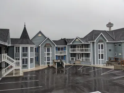 Falls Lodge & Suites Hotels in 