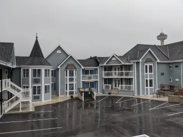 Falls Lodge & Suites
