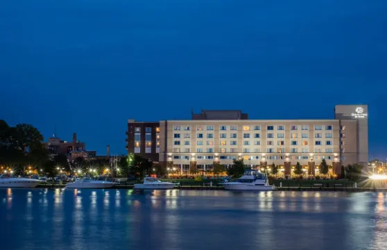 貝城河濱希爾頓逸林酒店