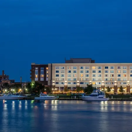 DoubleTree by Hilton Hotel Bay City-Riverfront
