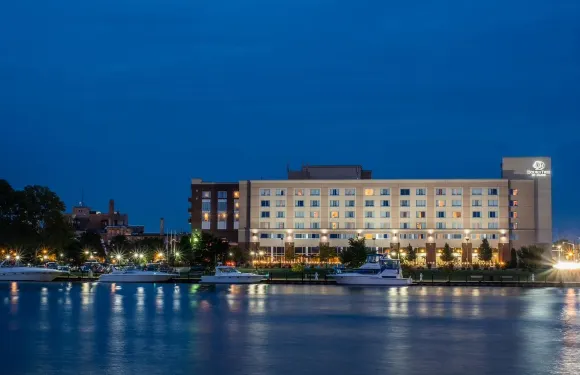 貝城河濱希爾頓逸林酒店