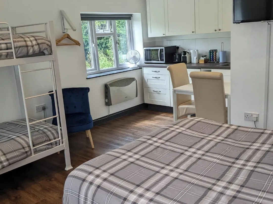 Featherbed Cottage - Coventry