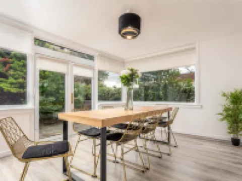 Cuthbert House - Donnini Apartments Hotels in Prestwick