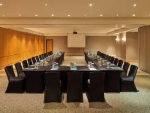 Marina Hotel โรงแรมในSalmiya