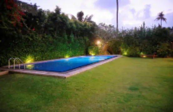 South Point Surf House - Whole Villa 5 Bedrooms (Sleeps 14)