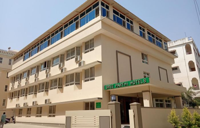 Sreeparthi Hotel