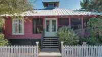 Beautiful Original Seaside Cottage + Swim & Tennis Club: Sleeps 6 Hotel in zona Seaside Beach