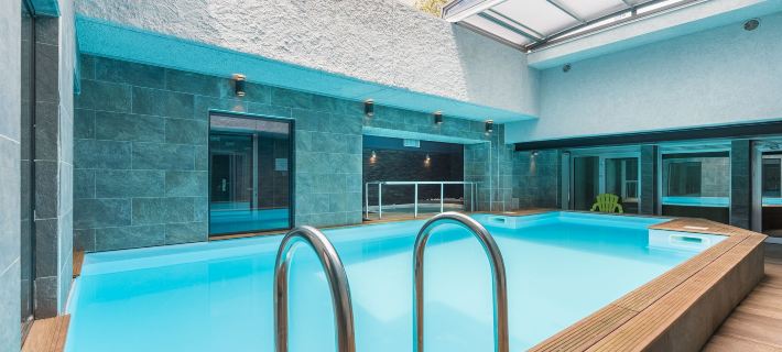 Hotel Brise de Mer - Piscine intérieure & extérieure Hotele w: Saint-Raphael