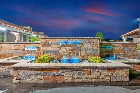 Traveler's Inn Williams, CA Modern Renovated Hotel