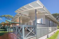 Big4 Moruya Heads Easts Dolphin Beach Holiday Park - parking