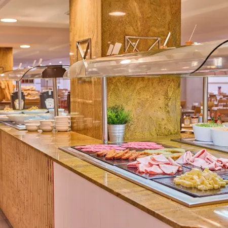 Universal Hotel Perla