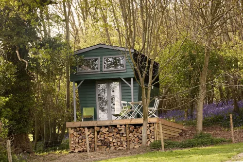Extraordinary Huts Ltd - Parkplatz