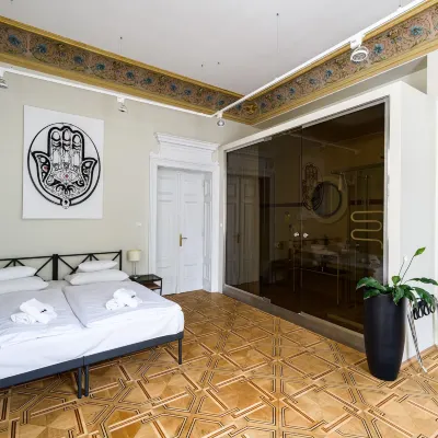 Home Aparthotel โรงแรมใกล้โบสถ์ยิวเรมู