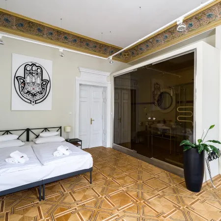 Home Aparthotel Отели рядом с достопримечательностью «Базилика Святой Троицы»