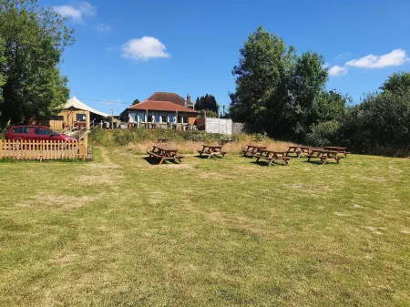 The Carpenters Arms Отели в г. Ньюбери