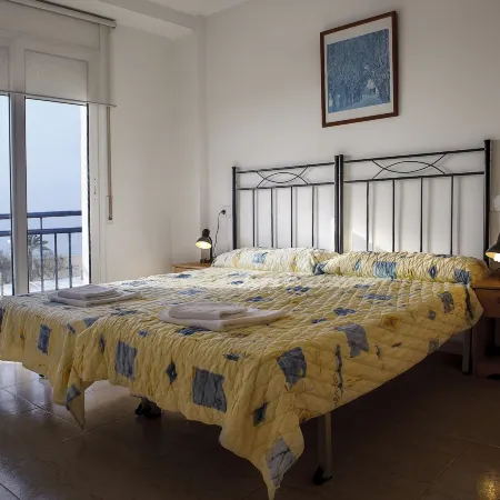 Aparthotel Iris Отели в г. Мальграт-де-Мар