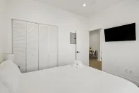 New Modern 2BR/1Bath Guest House, Pet Friendly near Penmar Golf Course! Yo San University of Traditional Chinese Medicine 주변 호텔
