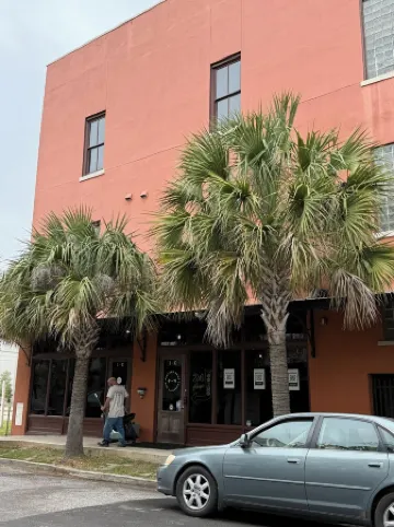 Charming studio apartment , free parking, WiFi in historic downtown Mobile