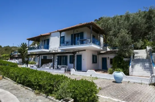 Metaxatos Apartments