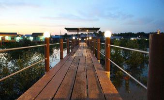 Sea Lion Pulau Ketam Bungalow Homestay