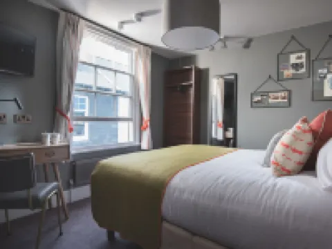 Chainlocker Hotels in Falmouth