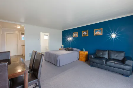 에이에이에이 템즈 코트 모텔