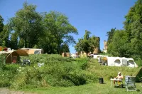 Chateau-Camping la Grange Fort, 63500 les Pradeaux Hotels in Frugeres-les-Mines