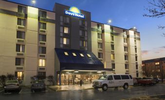 Days Hotel by Wyndham University Ave SE