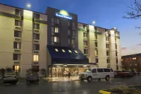 Days Hotel by Wyndham University Ave SE Hotels near University of Minnesota