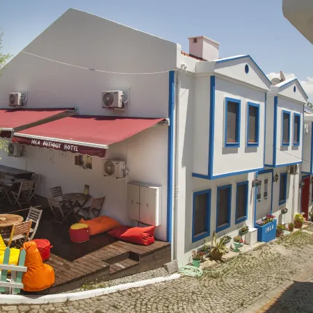 Iola Hotel